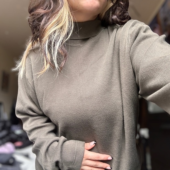 utility oversized turtleneck green tight knit sweater for style with cargo pants - Picture 2 of 3